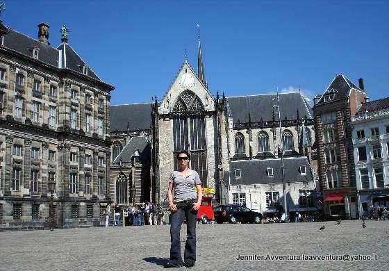 3549272-Dam_Square_Royal_Palace-Amsterdam