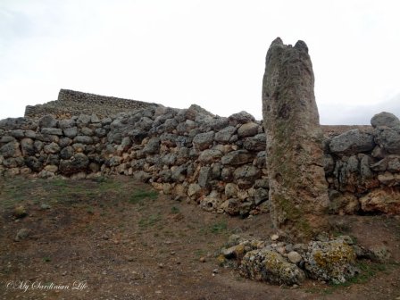 Menhir, Monte d'Accoddi 